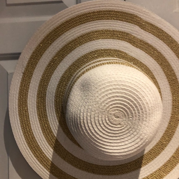 16 “ Wide brim Sun Hats in a few colors -NEW ☀️ - Picture 5 of 5